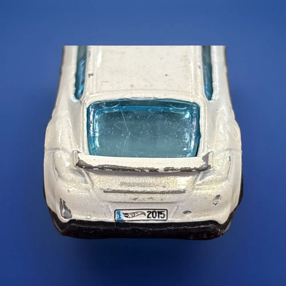 Hot Wheels 2015 White Porsche Panamera HW Workshop: Thrill Racers *SCUFFED*